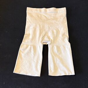 Tapemeasure beige shapewear medium